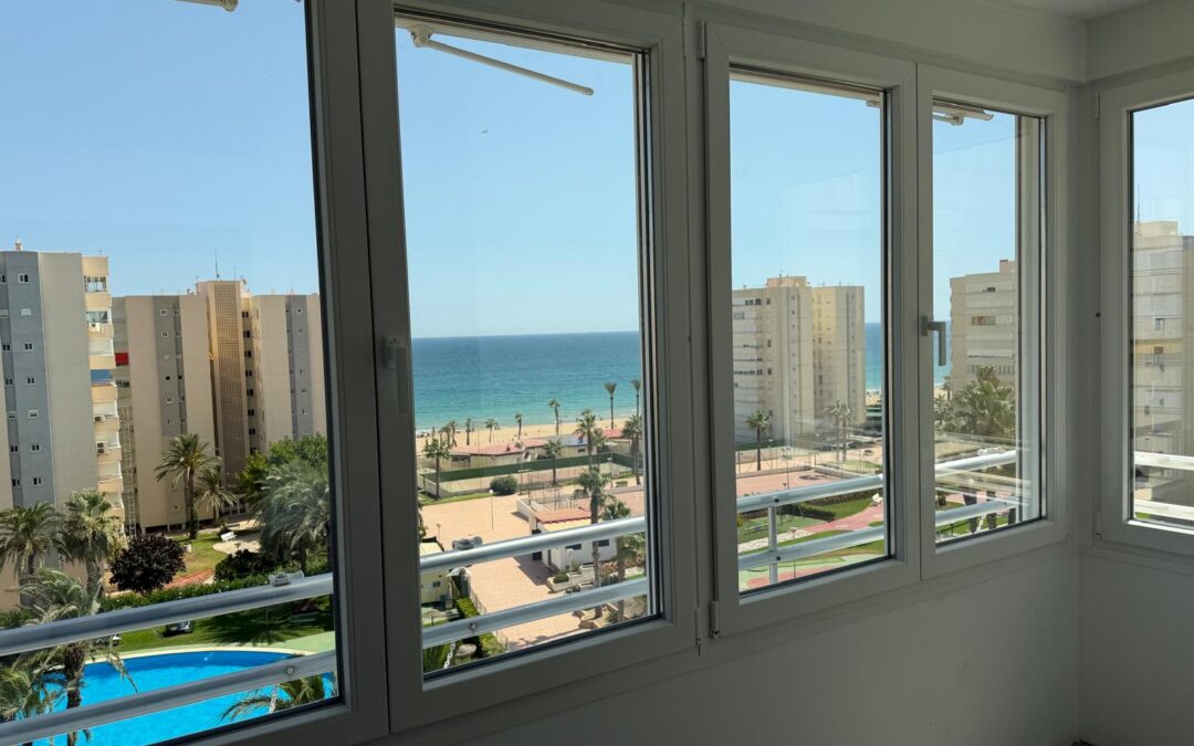 Cerramiento de Terraza en Urbanova (Alicante): Máximo confort térmico y acústico frente al mar